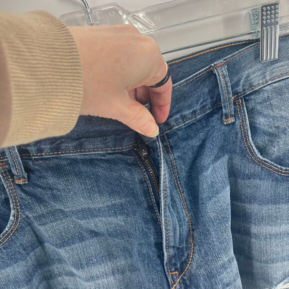 Old Navy Women's The Diva Distressed Cut Off Denim Jean Shorts Blue Size 16 - Picture 3 of 8